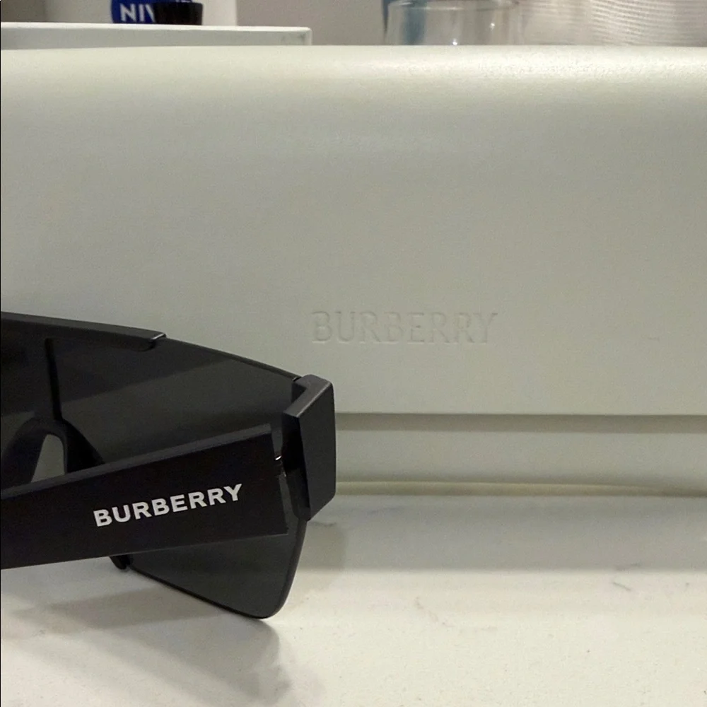 Burberry Black Shield Visor Sunglasses - Picture 2 of 6